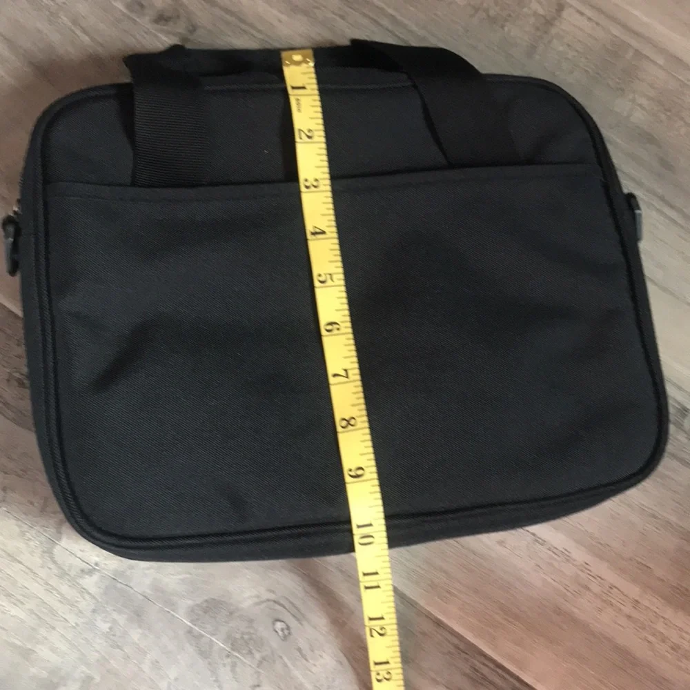 Swiss Gear by Wenger computer and Tablet crossbody bag.